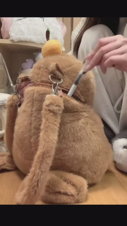 Mochila Peluche Capibara Con Adorno